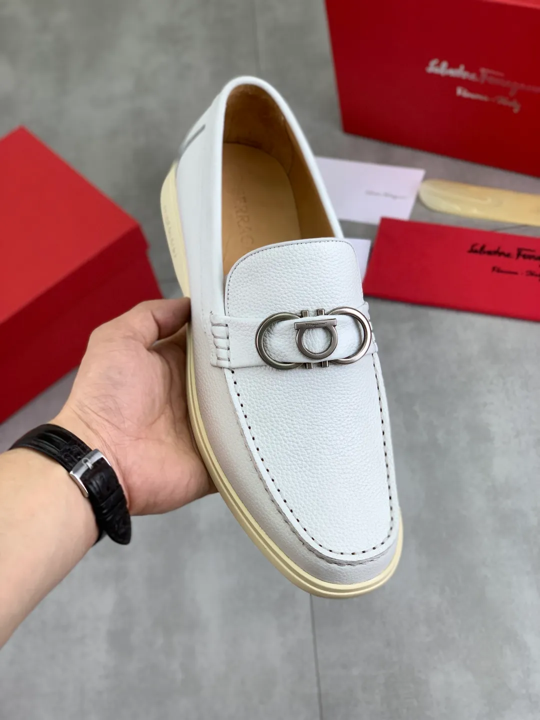Men's Men's Shoes 💰P580💰[New Style] Water-dyed Niuli 🆘[Salvatore Ferragamo] Ferragamo's latest casual business leather shoes for men! Listed simultaneously! The fabric is made of specially imported original pebbled calfskin, and the lining is made of imported water-dyed cowhide. It is absolutely luxurious and leads the fashion trend. Matching code: 38-44 (45 and 46 can be customized) Black, brown and burgundy colors available